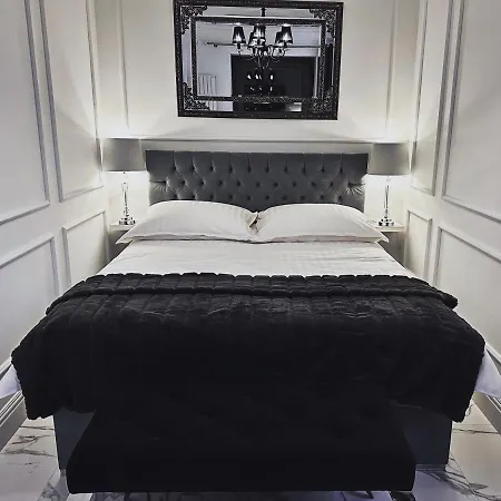 Hanza Tower Times Square Apartment *