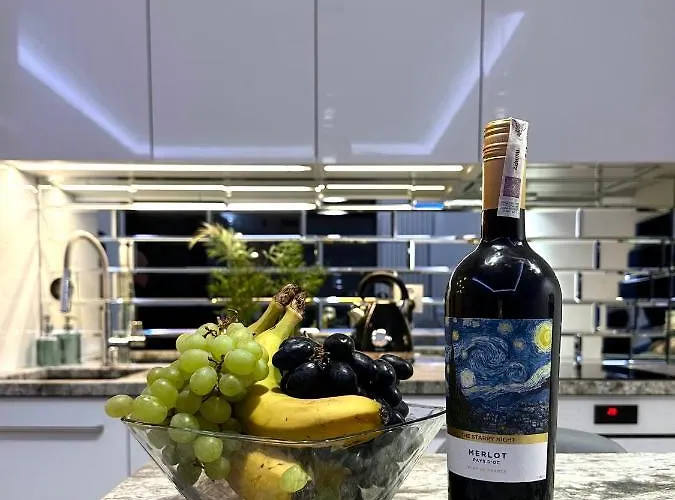 Hanza Tower Times Square Apartment *